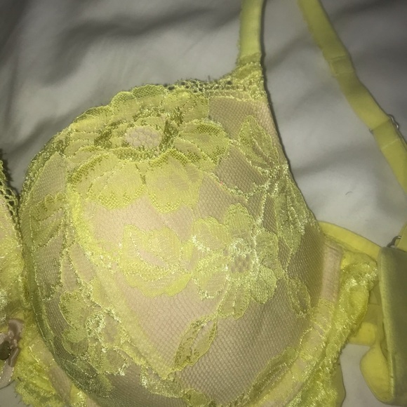 Victoria Secret Push Up Bras 36D - Picture 5 of 8